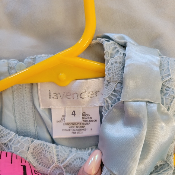 Lace dress kids size 4 - Picture 2 of 3